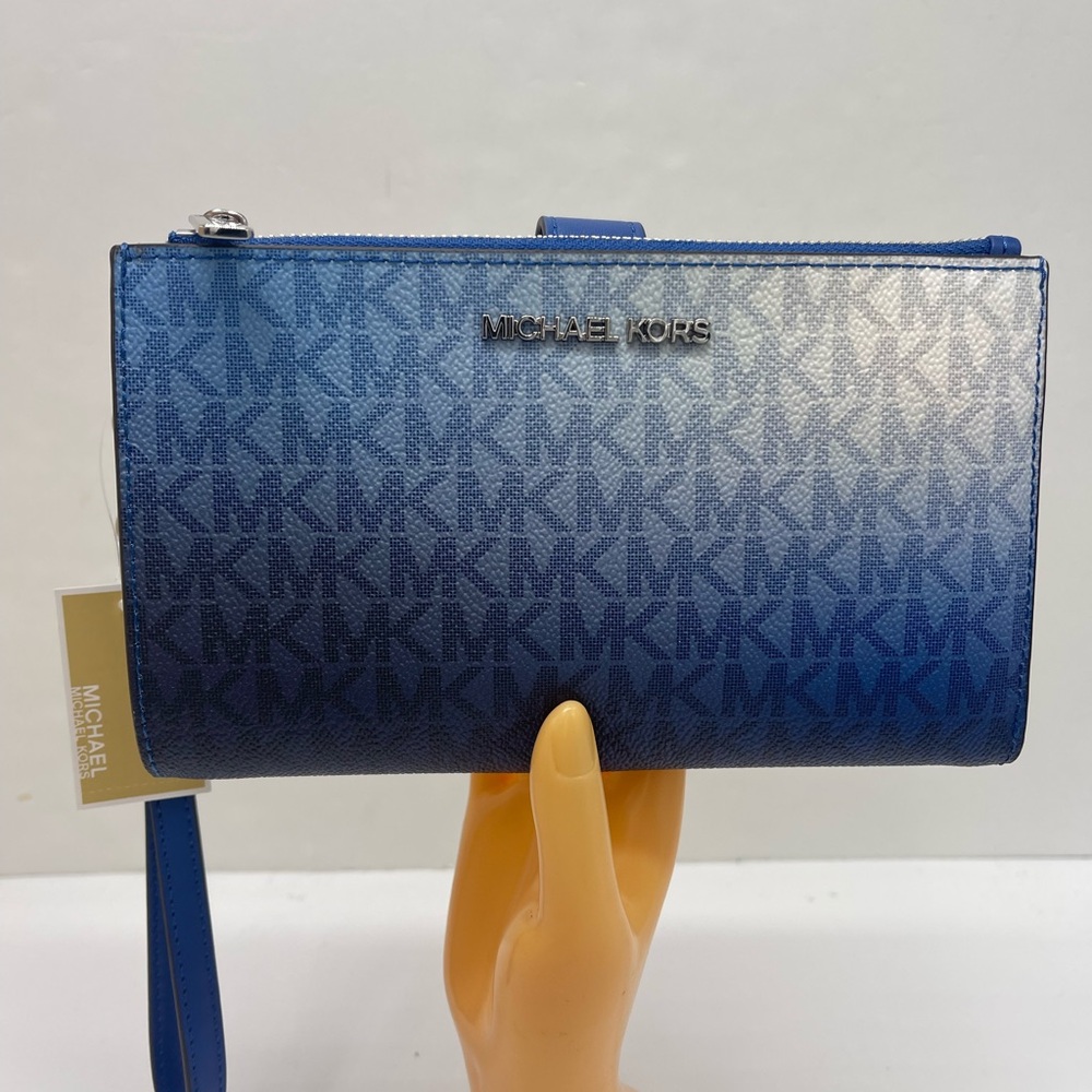 MICHAEL KORS Jet Set Lg Ombré Signature Logo Double Zip Wristlet Wallet
GALAXY - Picture 14 of 16